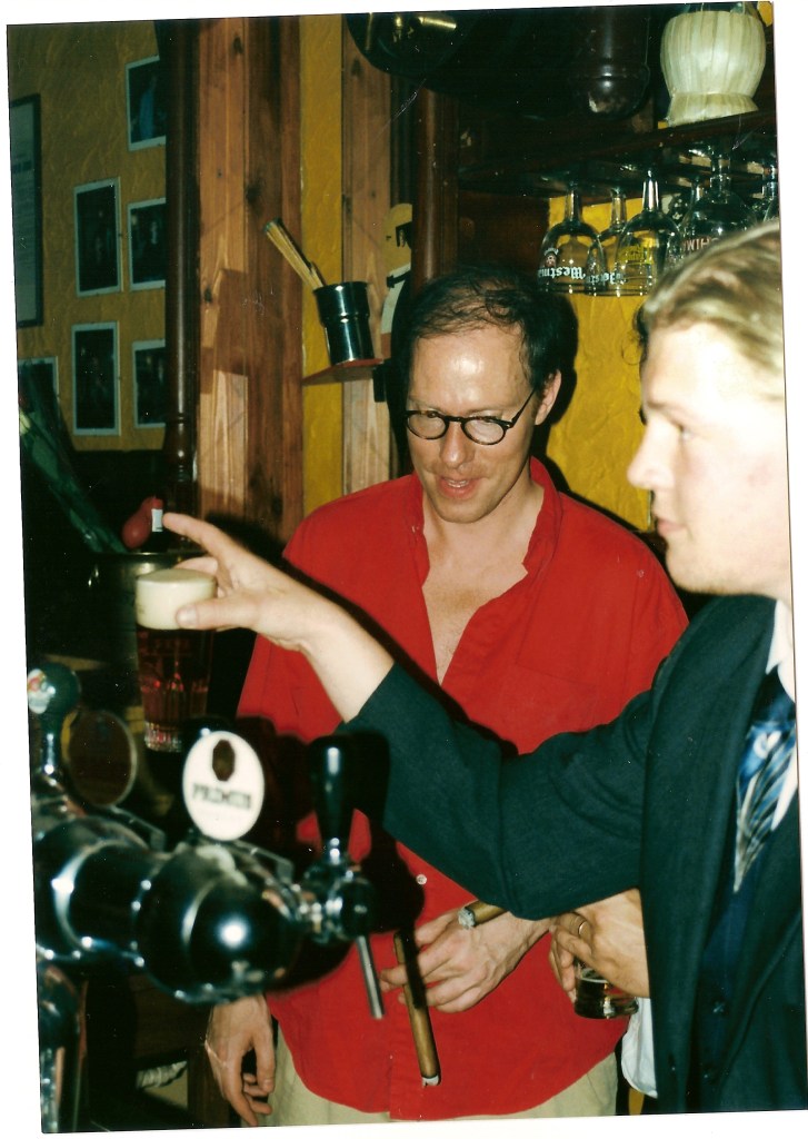 Rudolph Regter achter de toog